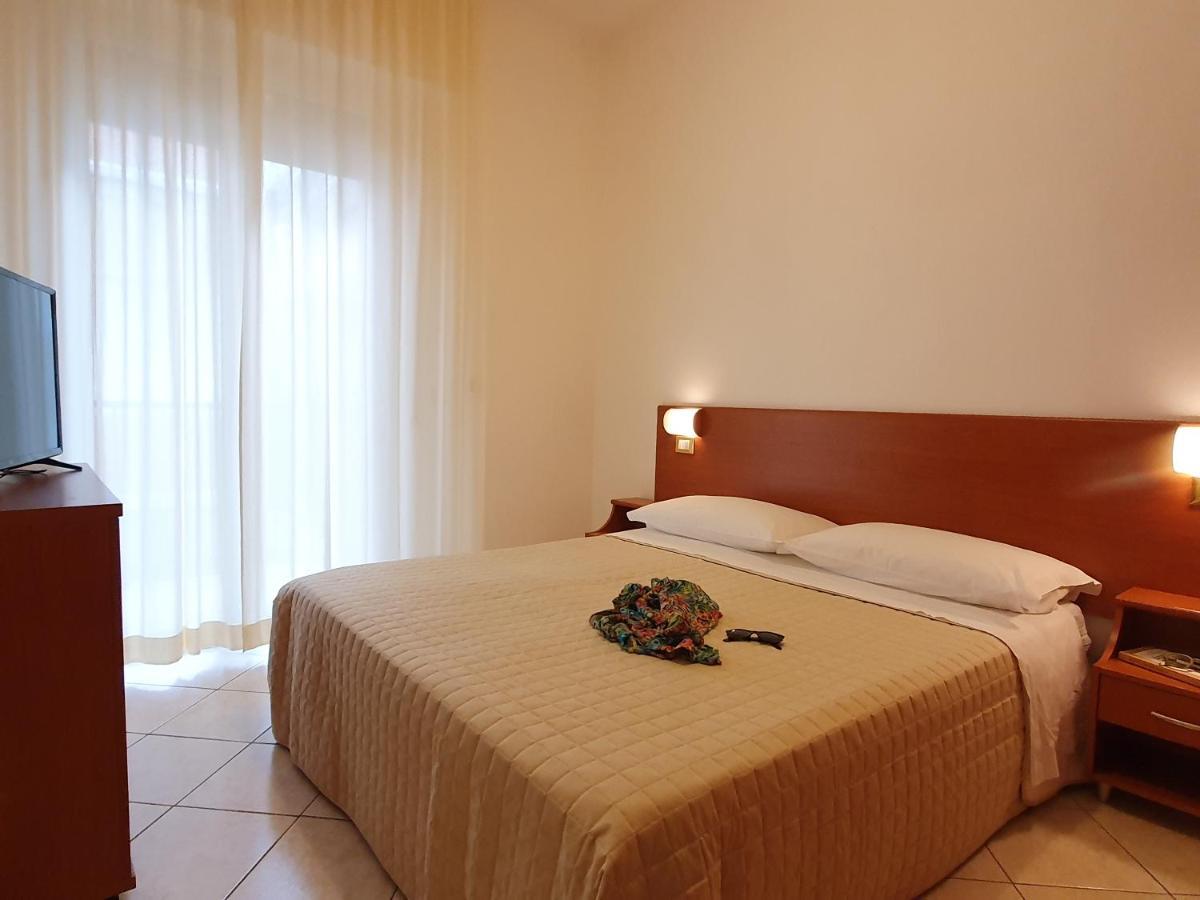Residence Special Ріміні Екстер'єр фото