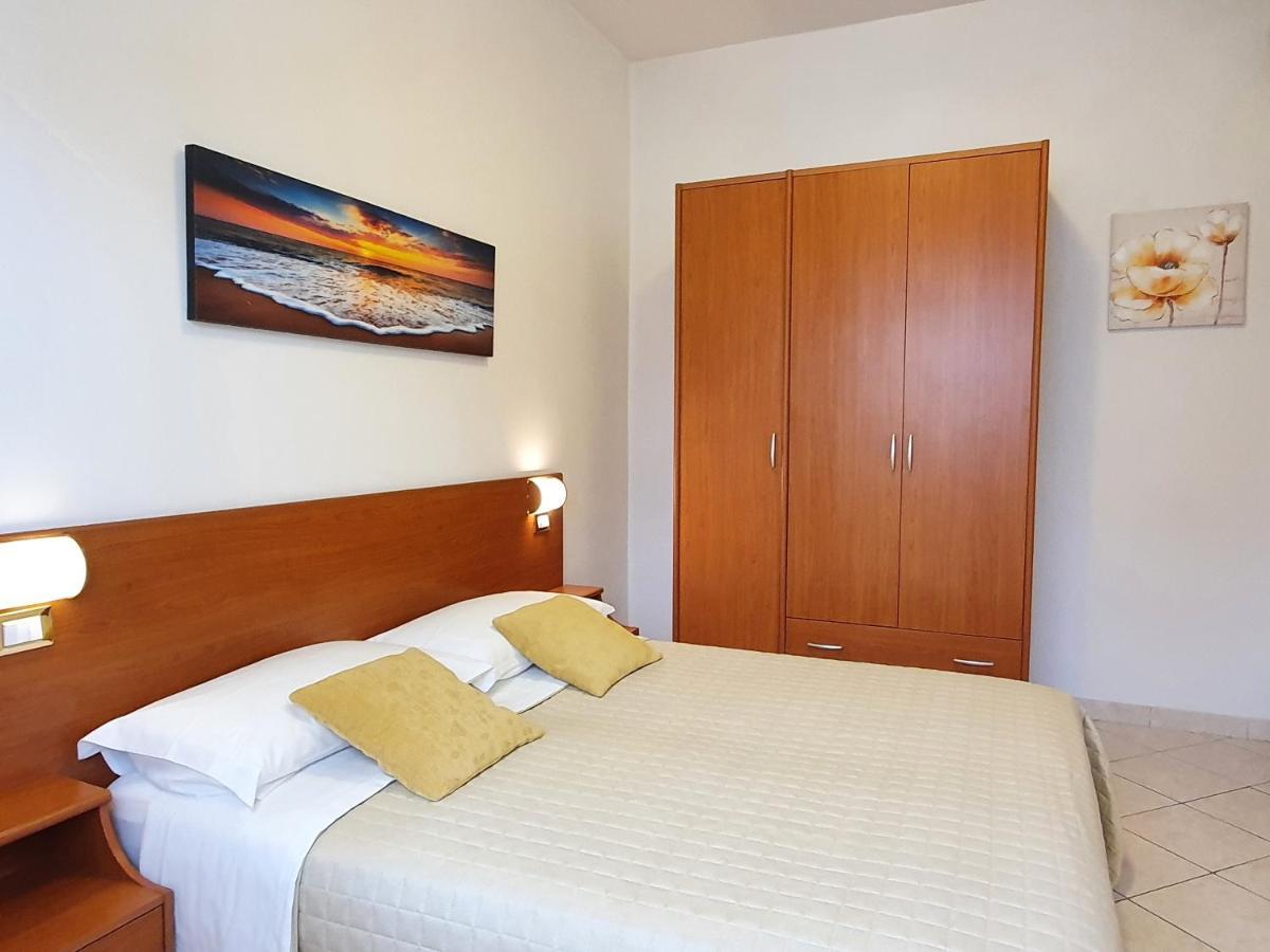 Residence Special Ріміні Екстер'єр фото